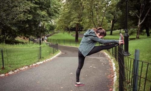 运动|老人多走路或有助于长寿?医生:60岁后,做好这3件事比运动重要