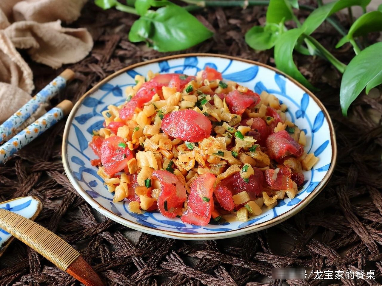 家有学生娃，冬天晚餐这么吃，荤素搭配，鲜香下饭不上火