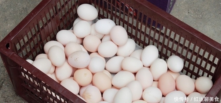 鸡蛋直接放冰箱,秒变毒鸡蛋!很多人不懂装懂,别乱放了!