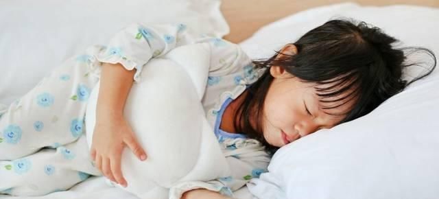 香肠|恐怖每天疯玩史莱姆，女孩手指肿如香肠、指纹消失