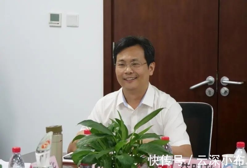 这部书|在群山之间，找到个人在时代洪流中的位置