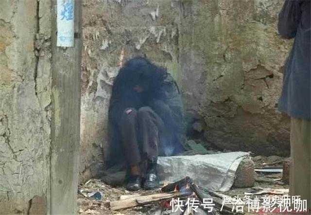 杨锁|中国第一懒人杨锁18岁成孤儿,不会洗衣做饭,23岁活活饿死家中