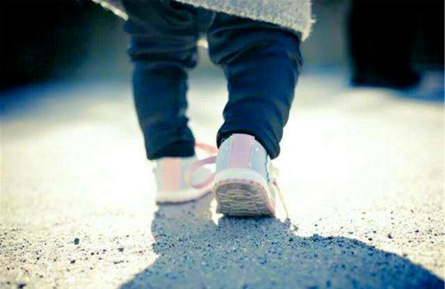 监控|一岁宝宝一抱就哭,医生诊断没毛病,看了监控得知真相