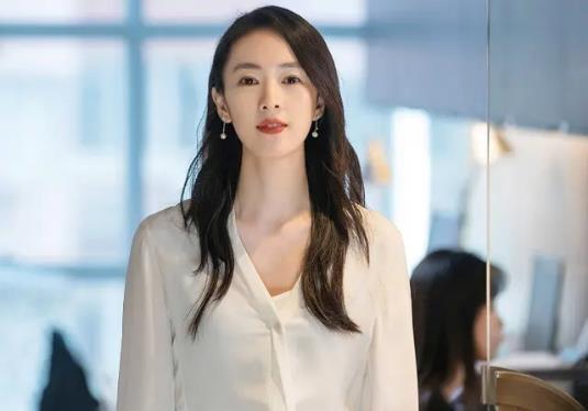 轻熟感|女人一旦30岁,穿衣尽量以“轻熟风”为主,这几种照着穿准美