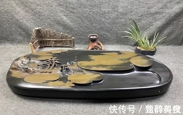 高低级#把一块色彩斑斓的石头,用刀雕刻出来,成品像极了一幅山水画