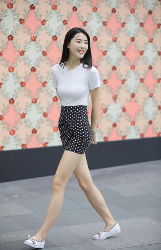 微胖|街拍微胖女孩都可以穿的裙子,就是这么好看了