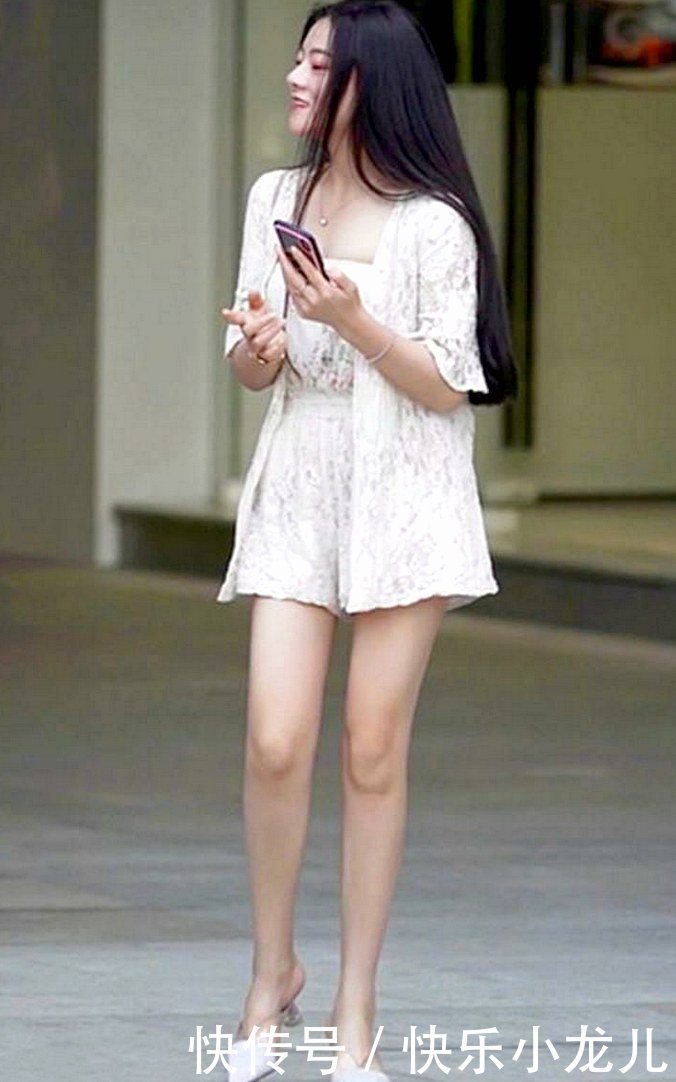 开衫|美女浅绿色的开衫,搭配黑色休闲裤,尽显时尚优雅的美感!