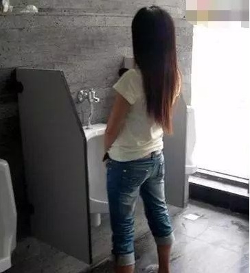 |搞笑GIF趣图:老司机,开车不能这样,这可是一车的土豪!