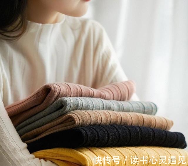 时尚范 “大衣”已经失宠,今秋流行的“赫本衫+半裙”,尽显时尚范!