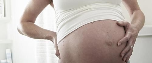 宝宝|超预产期5周,准妈还在家“待产养胎”,取出孩子后医生无奈摇头