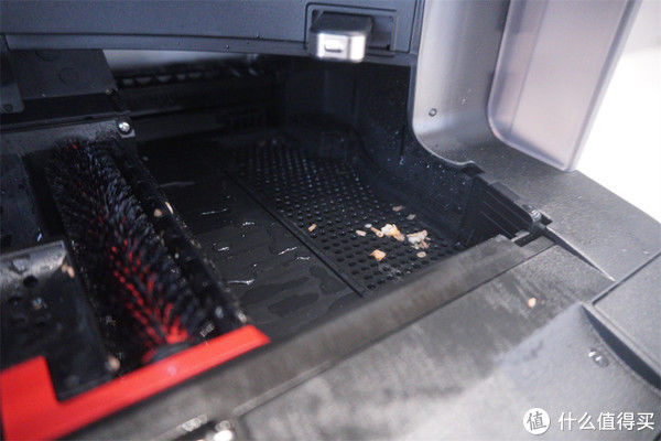 地板|地板脏了？不要犹豫，你的房间还缺一台扫地机器人！全网第一个用八宝粥做测试的博主（是否翻车）