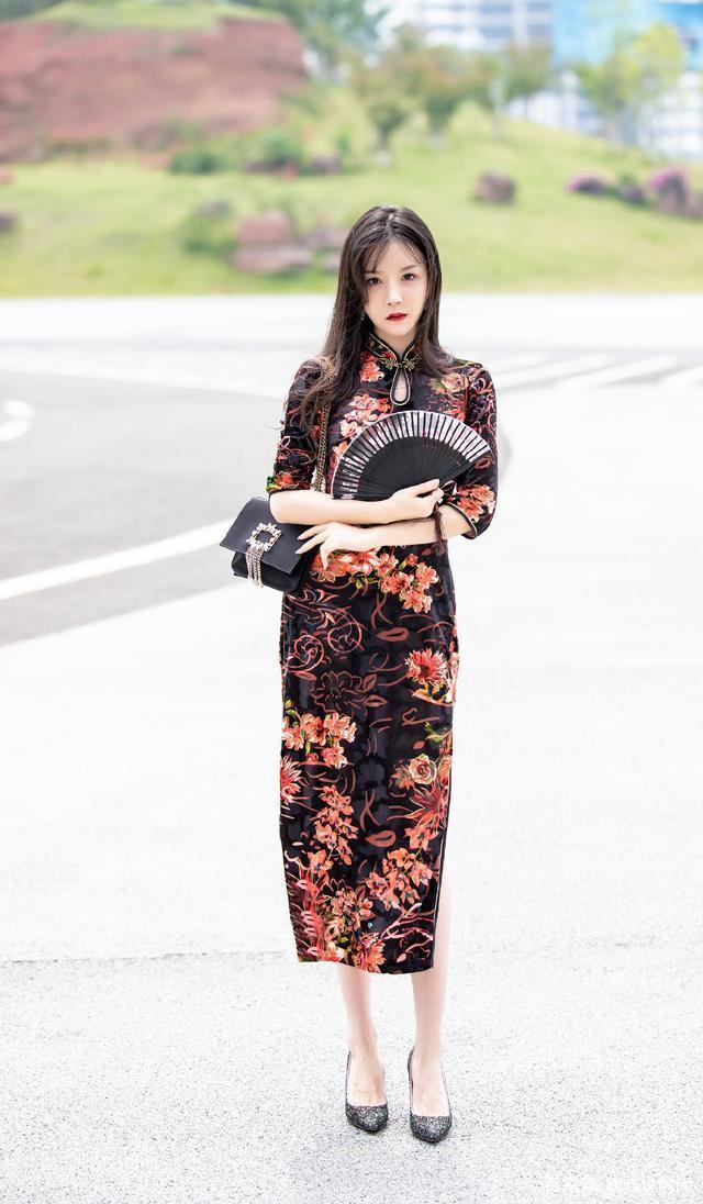 想要展现女性的魅力，选择气质“旗袍”更合适，既大方又知性！
