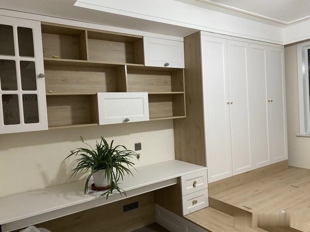 屋主|越来越多人这样装修,电视墙很实用,看她家,还没家具就很漂亮