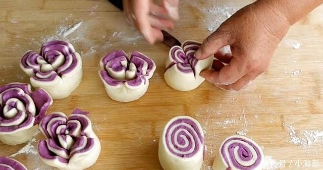双色|农村妈妈教你做紫薯双色馒头,香甜松软,一顿吃5个不够!