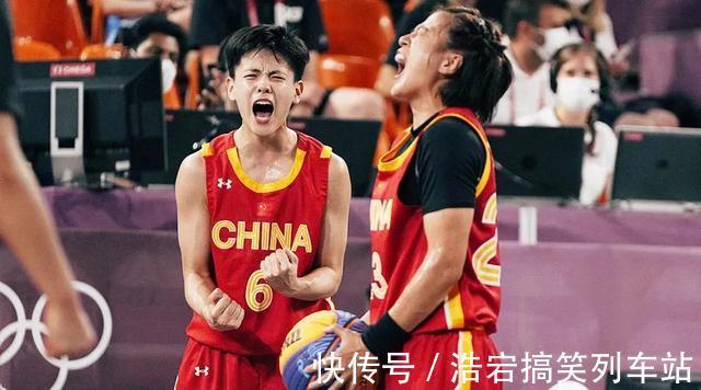 女篮|看哭了啊!29年的漫长等待,中国篮球,终于站上奥运领奖台