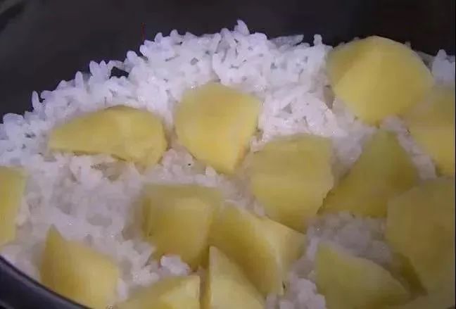 山药、土豆靠边站，它才是“地下宝物”！但这3类人尽量不要吃，易伤胃！