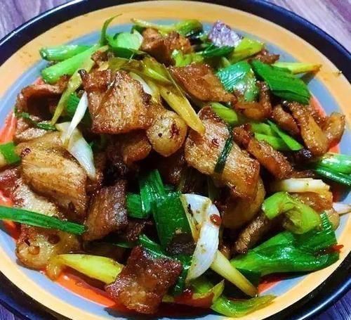  四溢|做回锅肉别傻傻只焯水！多加这一步，肉香四溢，一点都不腻