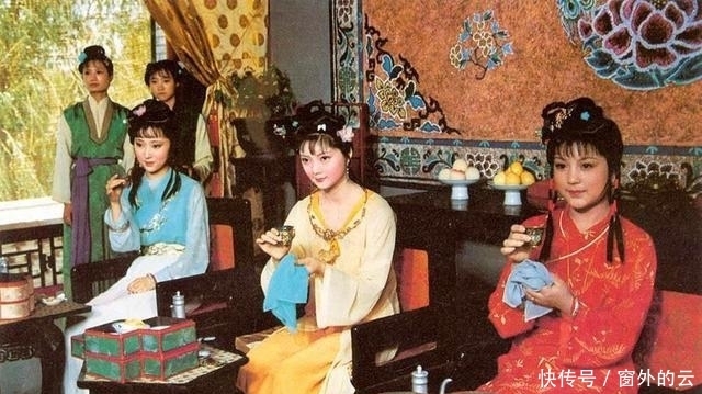 《红楼梦》薛宝钗为何要把漱口剩下的茶,给林黛玉喝