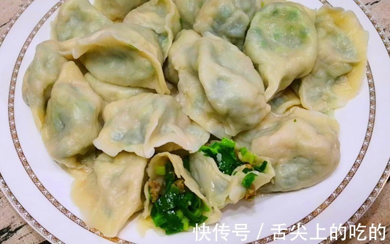 包韭菜馅饺子，牢记“2放3不放”，韭菜翠绿不出水，鲜香又美味