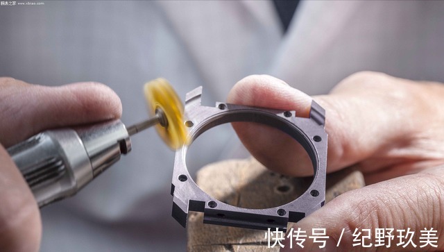 腕表|首次参加慈善拍卖会,宝格丽发布Octo Finissimo万年历钽金属腕表
