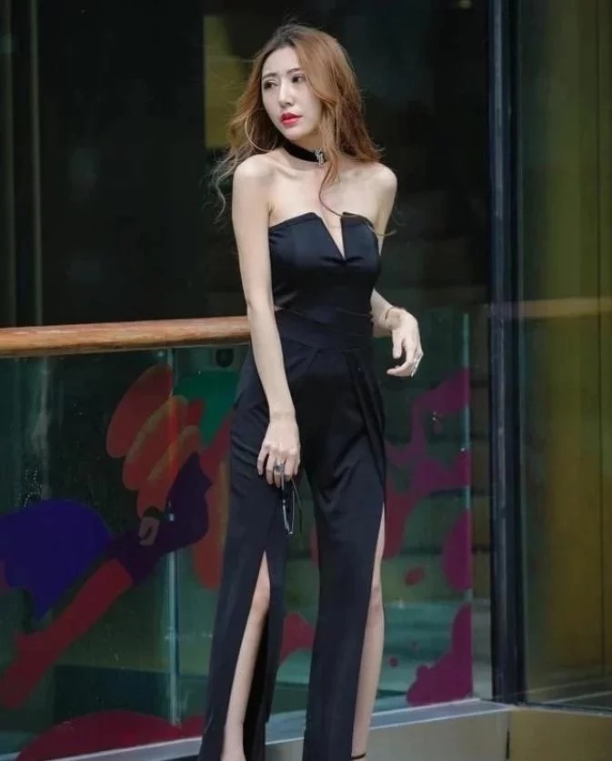 街拍：身姿很好看的美女，穿搭时尚，特别吸睛