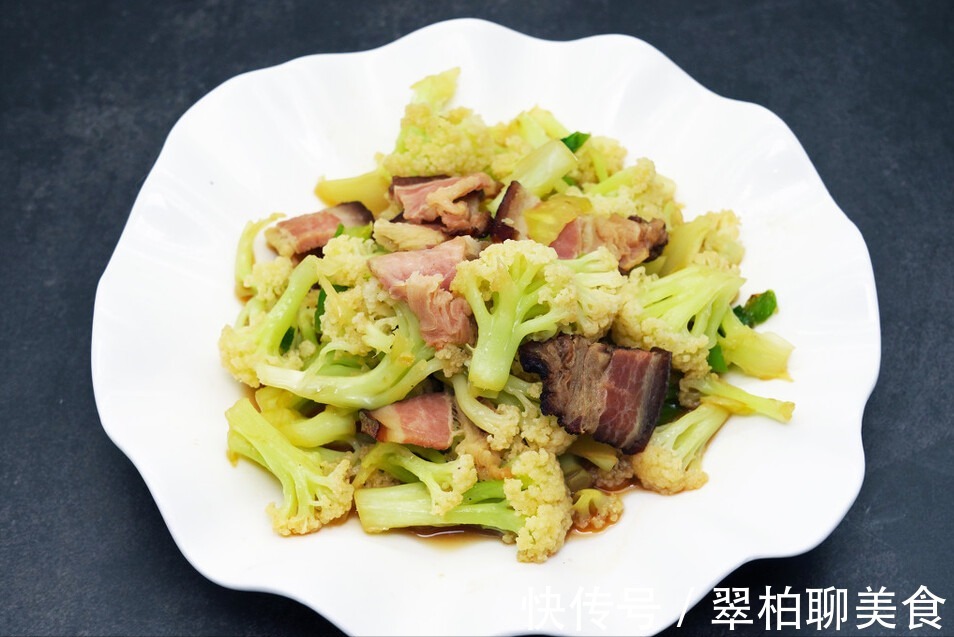 下饭|炒花菜好吃有诀窍，下锅前多做1步，出锅后又香又脆，十分下饭