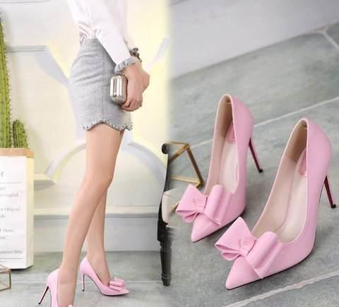 脚部 女生穿高跟鞋吸引目光! 这样的高跟鞋, 完美展现女人的魅力