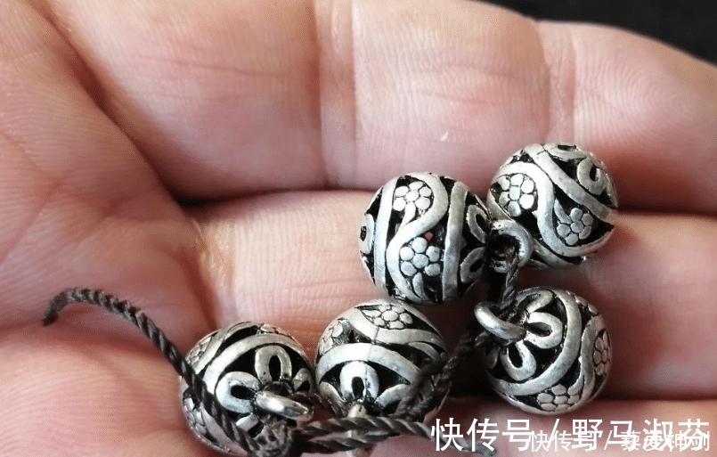 小伙伴们|家里的金属首饰黑了,需要去店里面清洗吗?在家清理一下吧