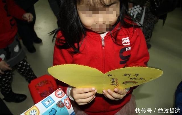 平常心|幼儿园发“年终奖”,家长当着孩子的面扔进垃圾桶白瞎我的学费