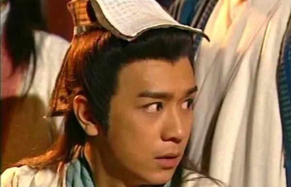 乔峰被誉为中原第一人,打谁都是略胜一招,这两人对上他却是完克