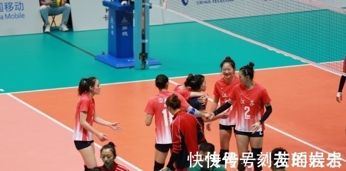 垫脚|球迷开始乱带节奏!李盈莹再陷“垫脚”风波,慢镜回放说明一切