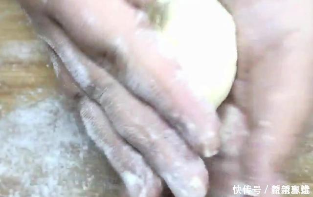 松软|玉米面开水一烫,松软香甜,吃一次念念不忘