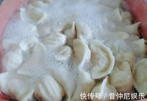 多汁|萝卜馅饺子，是焯水还是直接包，只要这步做对了，鲜嫩多汁又好吃