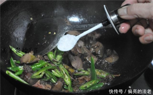  青辣椒片|它是“穷人的阿胶”，坚持每周吃1次，延缓更年期，50岁不显老