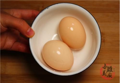 终于明白,早餐喝一碗开水冲鸡蛋有什么好处了,看完真涨知识!
