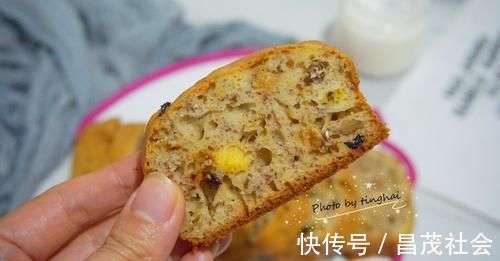 家有烤箱的一定要试试,不用打发,简单搅拌就能做的蛋糕,太香了