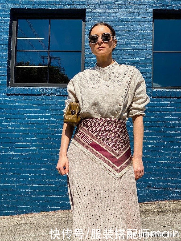 翻倍|丝巾别只会系脖子！掌握这4个技巧，普通人也能气质翻倍