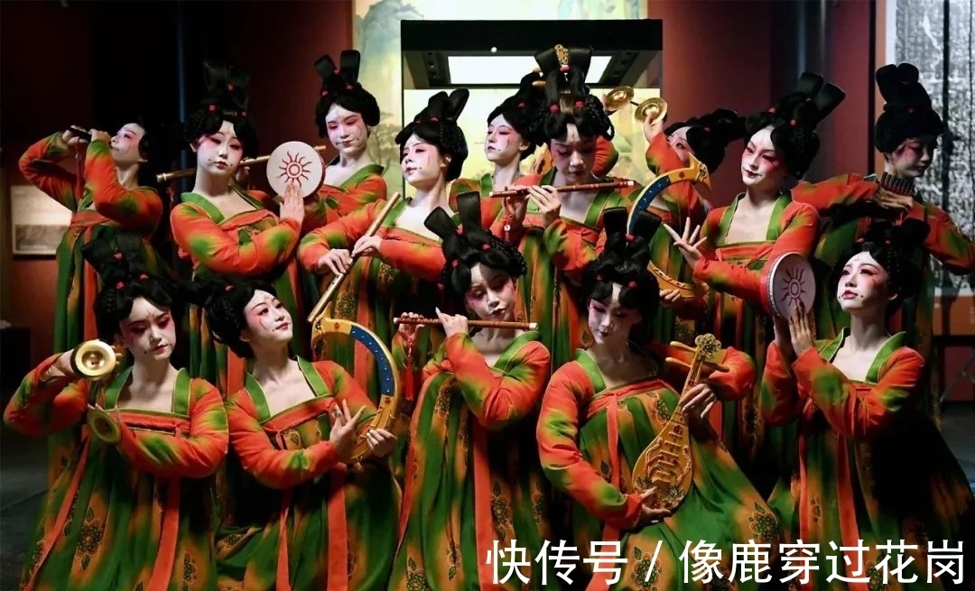 《朗读者》视觉创新升级,以声光电技术缔造文化浪漫