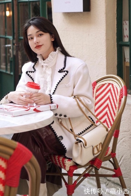 时髦|你离腿精的距离有多远?答案可能就是一双“裸跟靴”,时髦精必备