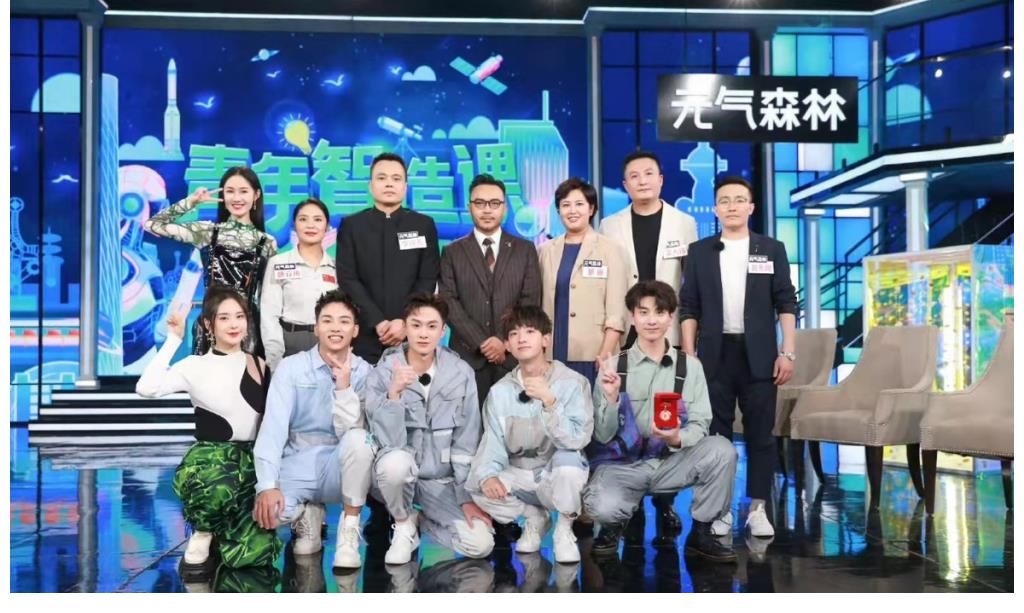天天向上主持人大换血！汪涵仍是台柱子，梁田刘烨首创女生主持
