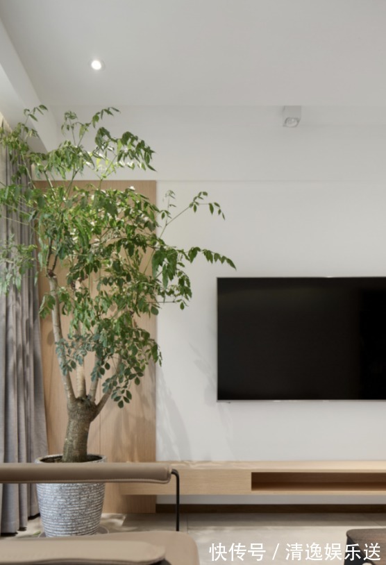 屋主|越来越多人拉平吊顶、简化造型，以大白墙为主，住多久也不会腻