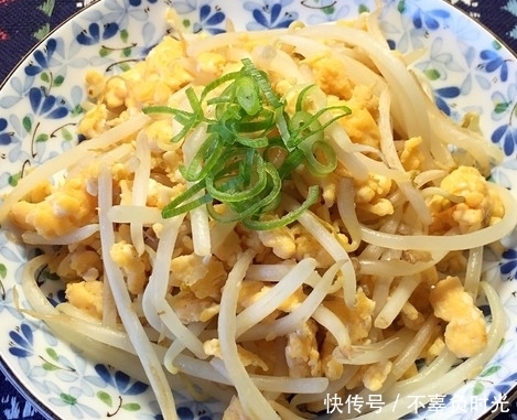 不见|豆芽和此物一起炒,每天来几口,大肚腩不见了,皮肤也变得滋润!