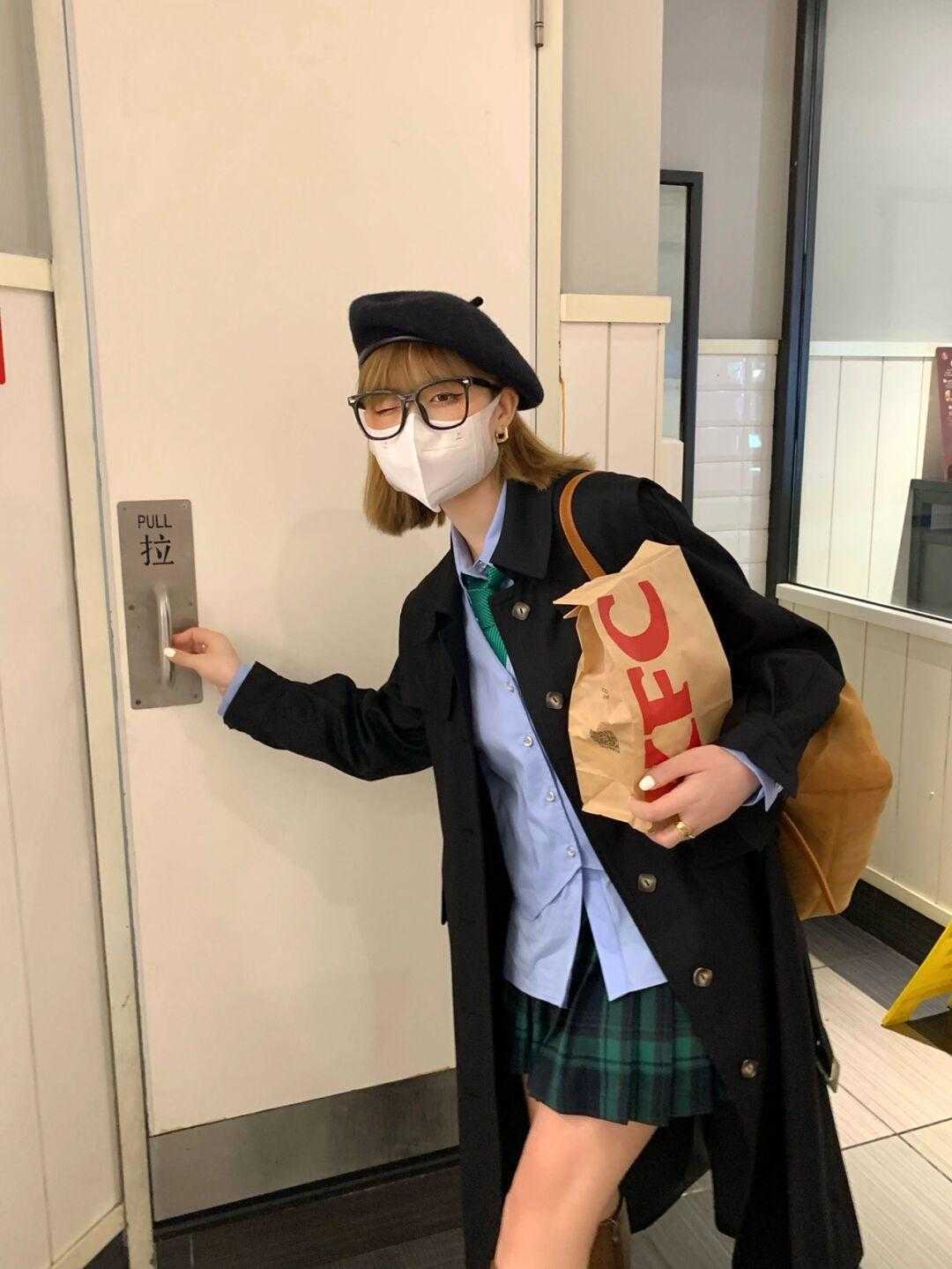 紧身裤 今年火了一种穿法叫“风衣+高筒靴”,喜欢气质类风格的,别错过