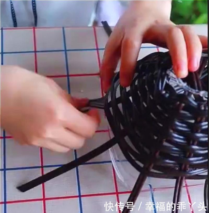 用完的油桶,做成花盆太漂亮,做完一个还想做