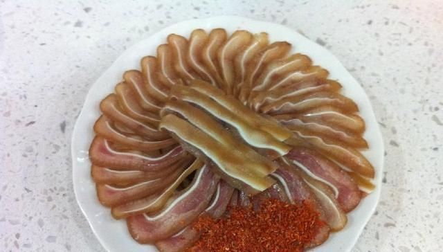 做法|猪耳朵这样做,吃着很香很过瘾,美味下饭还解馋,全家人抢着吃