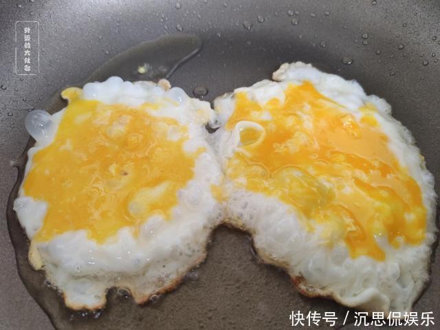 核桃油|吃了半辈子鸡蛋,第一回见这种做法,当菜又当饭,干香入味又好吃