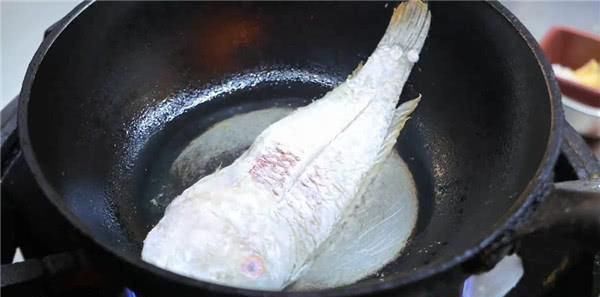 日本人捞上来的鱼,鱼身上印着日本国旗原来是不常见的高级食材