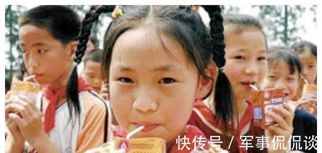 睡眠质量|“天天喝牛奶”的娃和“从不喝牛奶”的娃,长大后的差距很明显