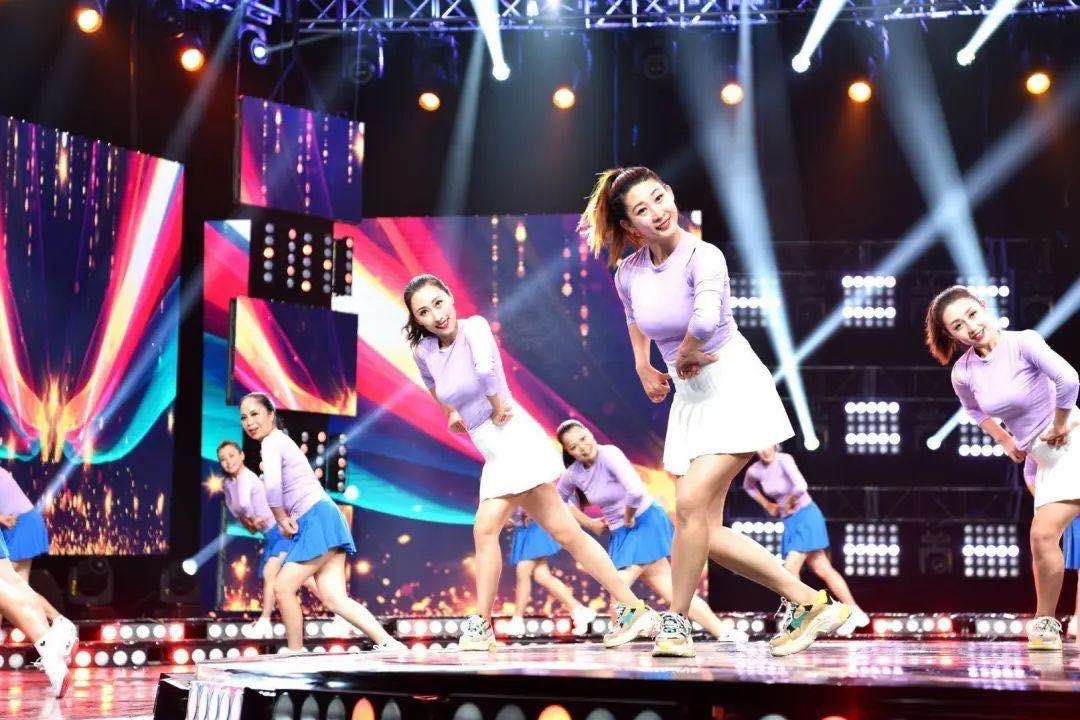 阿姨$追光｜广场舞阿姨背后的人，是谁？