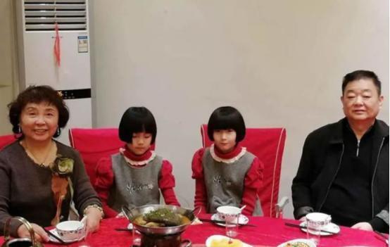 试管婴儿|60岁高龄产妇冒死产下双胞胎,如今生活凄惨、家徒四壁,值得吗